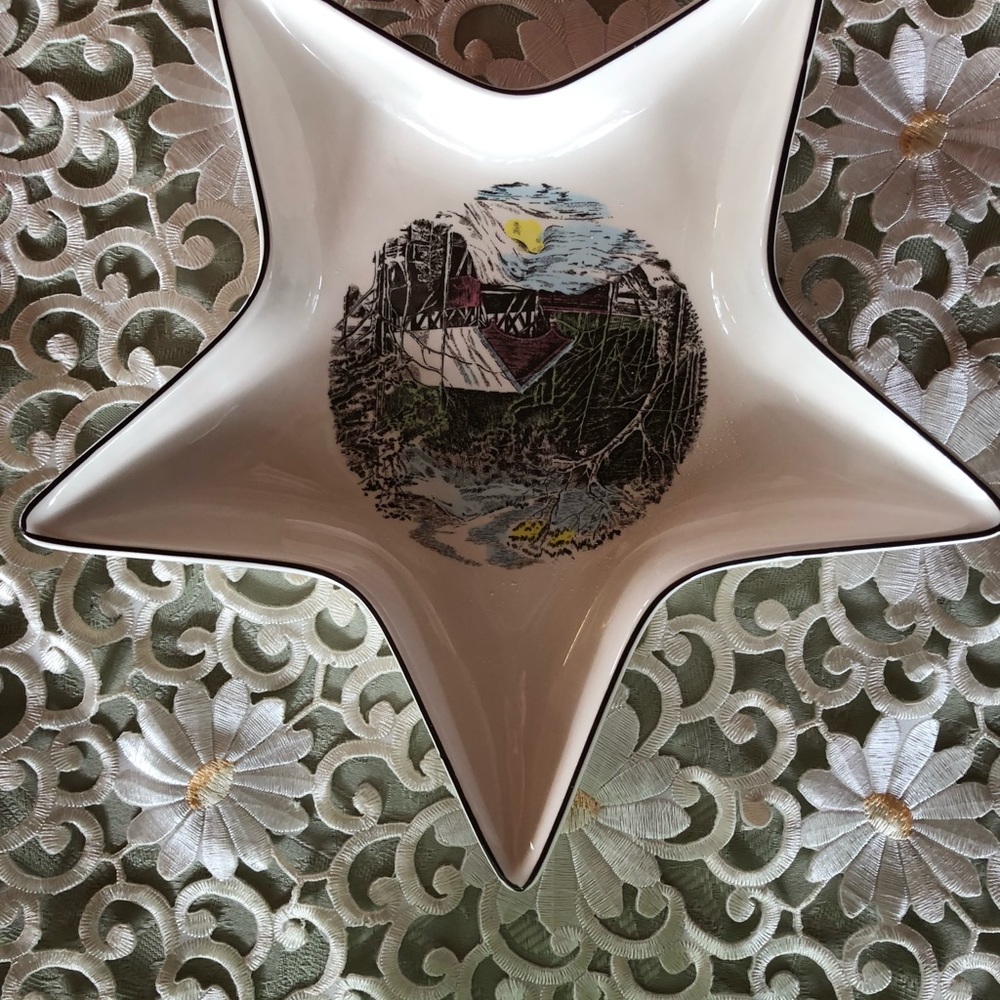 Friendly Village by Johnson Bros. Covered Bridge series Star dish.
